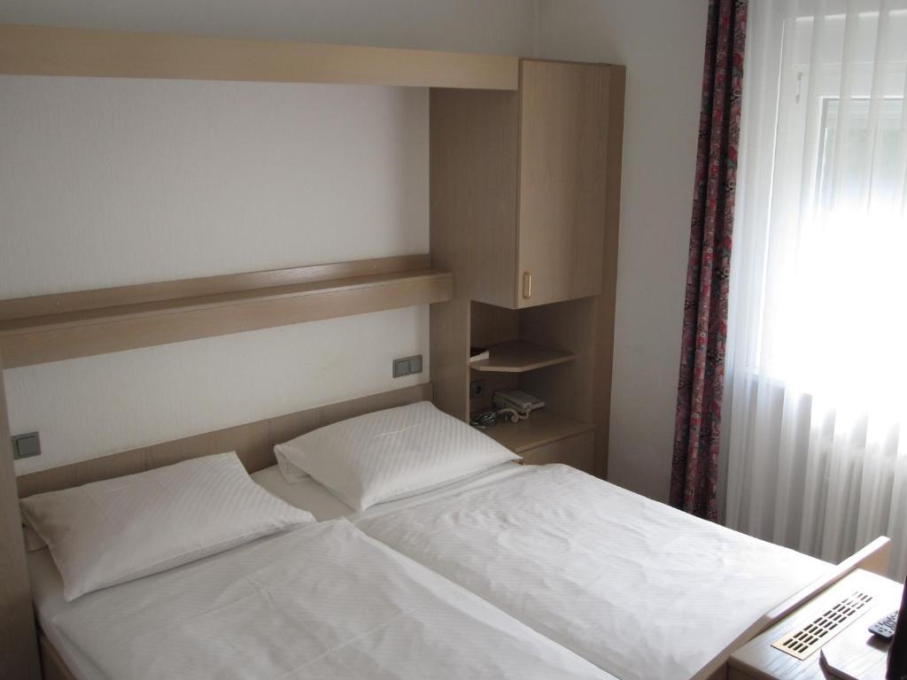 Hotel Maifelder Hof Mayen Quarto foto