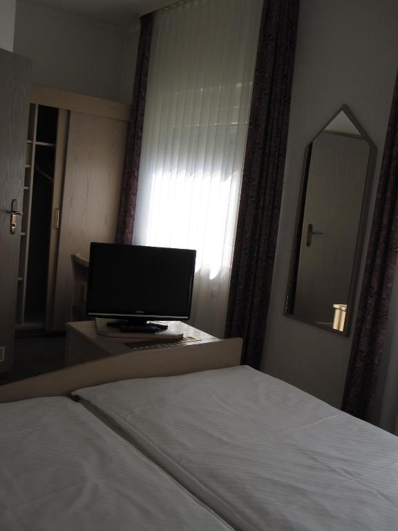 Hotel Maifelder Hof Mayen Quarto foto